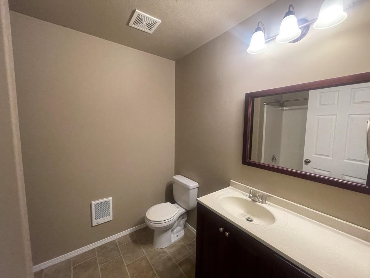 1023-1025 W Knox Ave - Photo 32