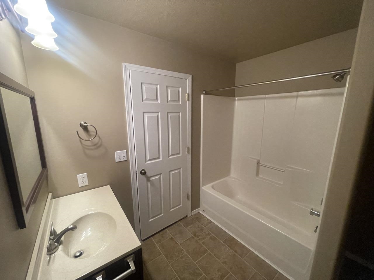 1023-1025 W Knox Ave - Photo 33