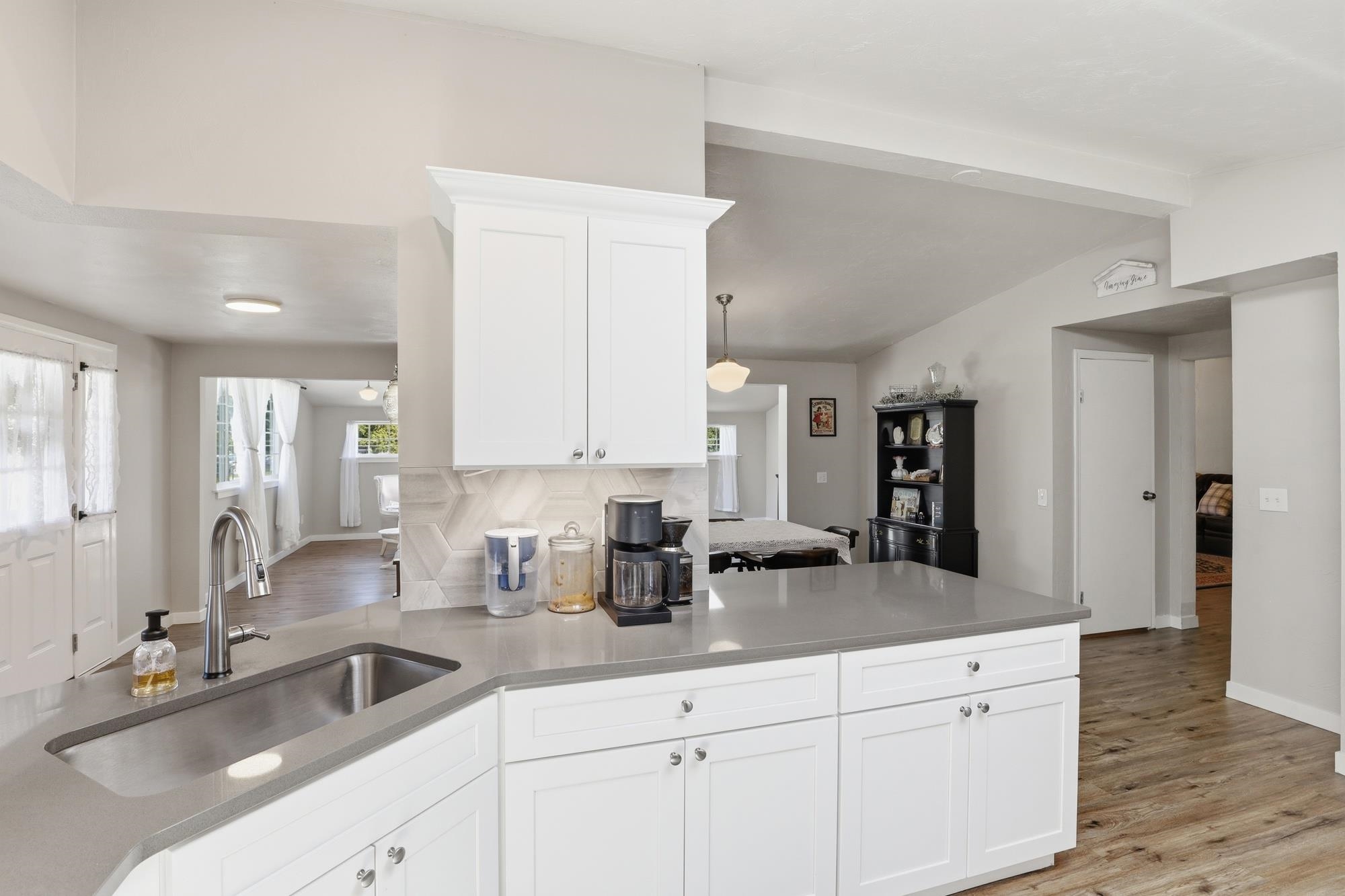 301 W 8th St - Photo 18