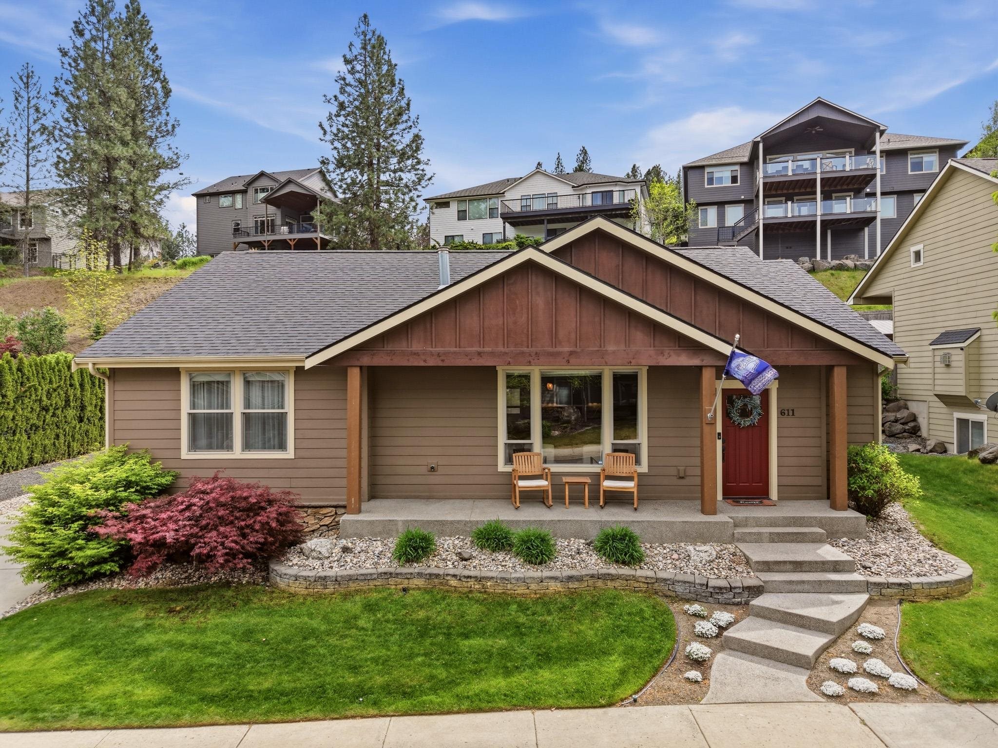 611 W Willapa Ave - Photo 1