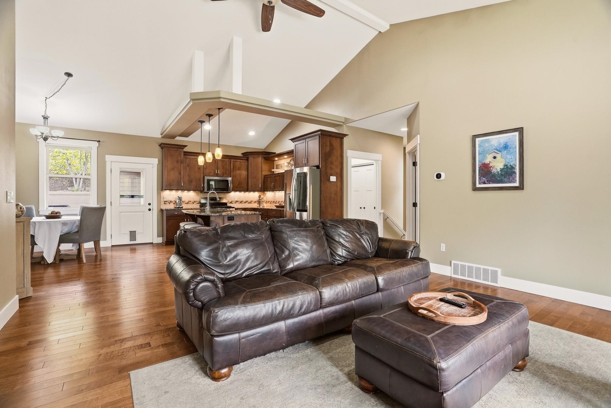 611 W Willapa Ave - Photo 7