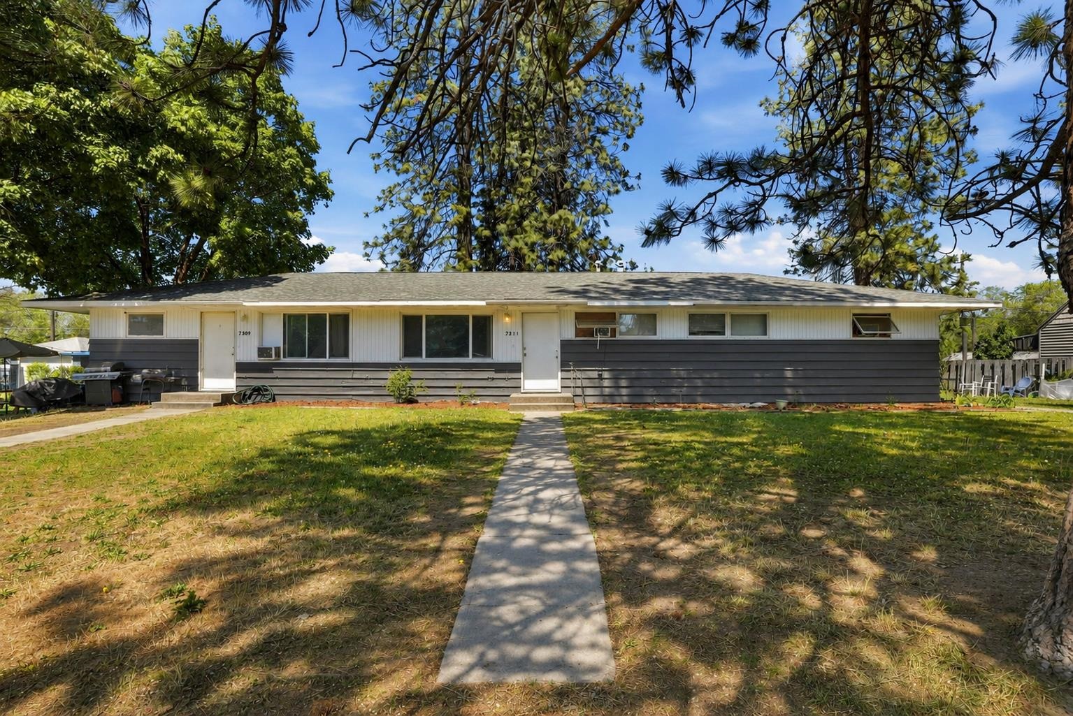 7307 E 6th Ave - Photo 1