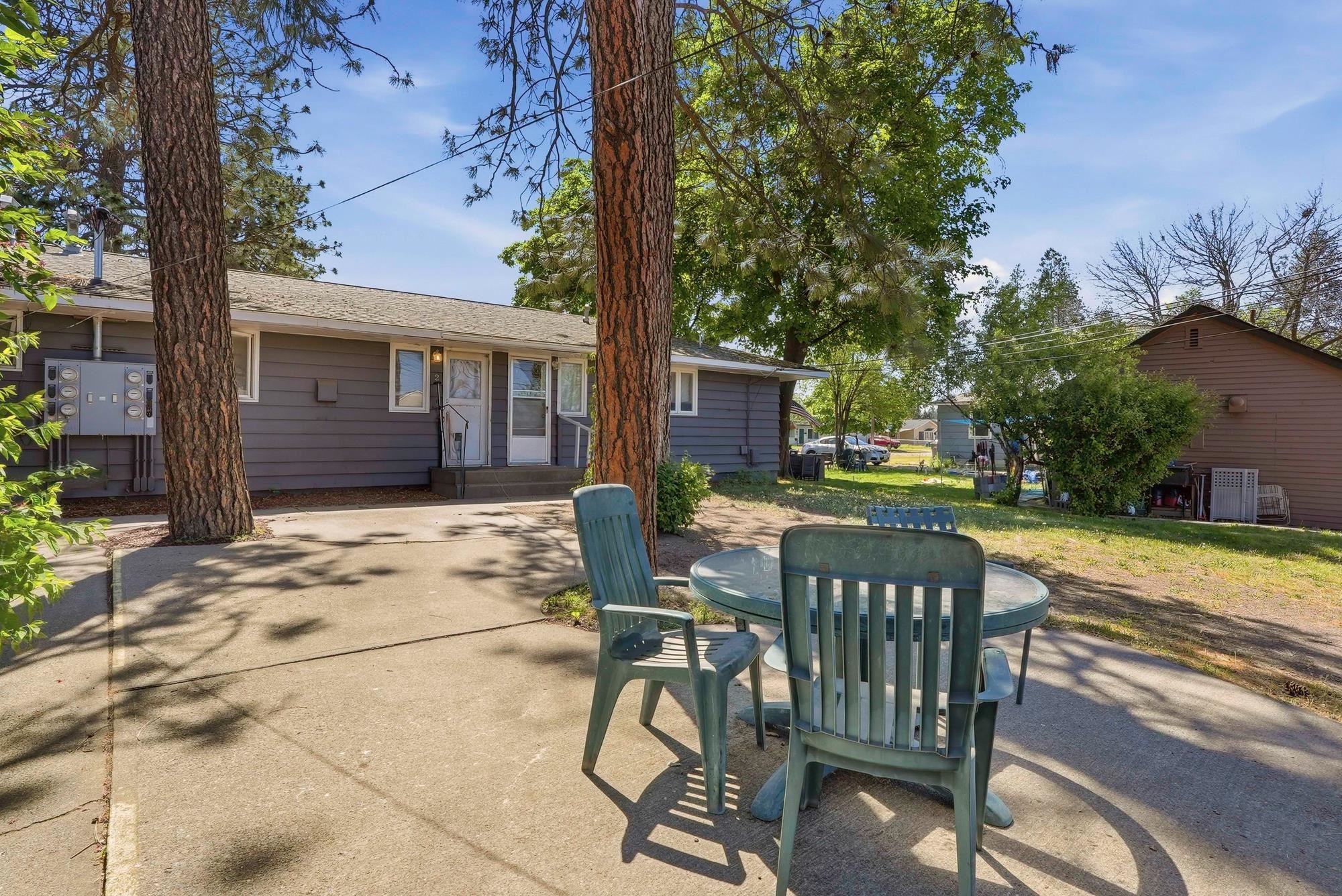 7307 E 6th Ave - Photo 2