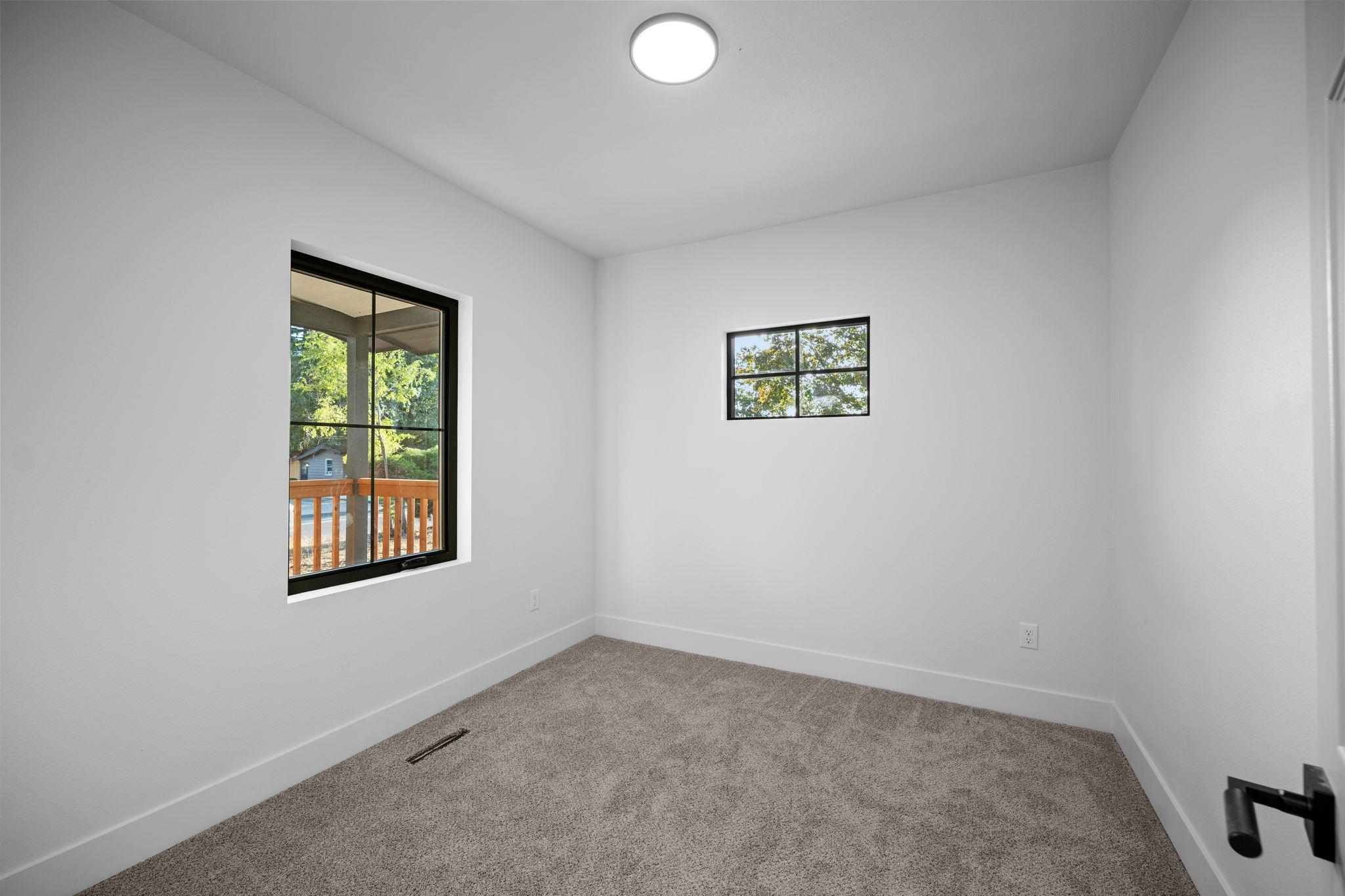 2911 E Fairview Ave - Photo 5