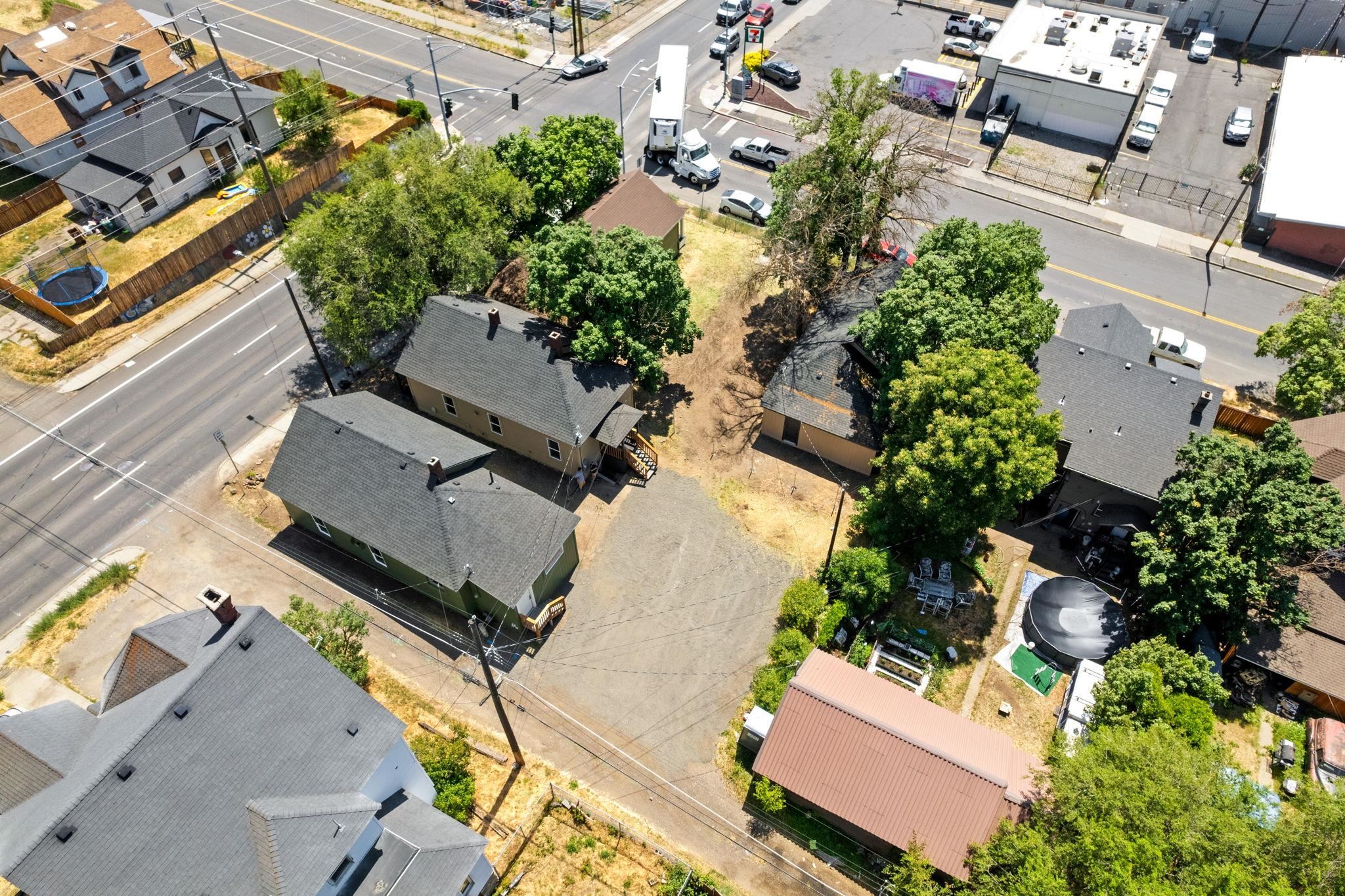 1606 W Maxwell Ave - Photo 5