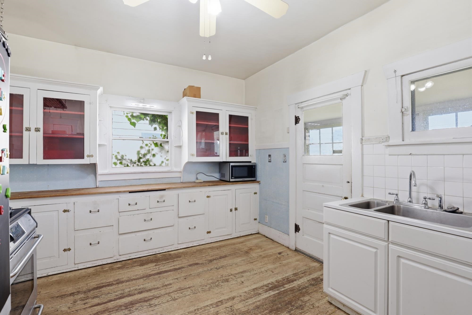 1204 W Mansfield Ave - Photo 1