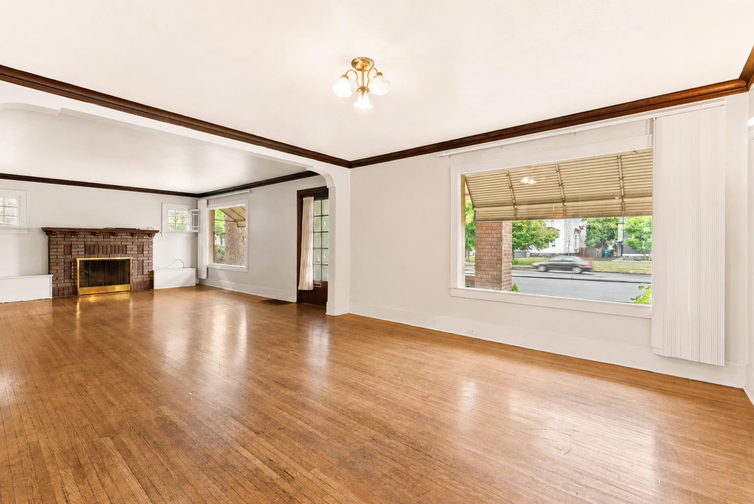 808 E Mission Ave - Photo 2