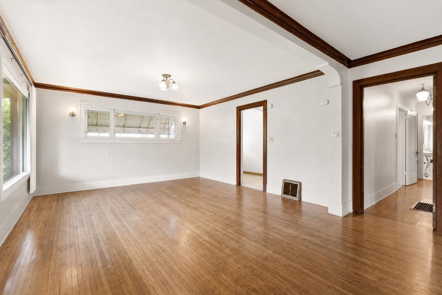 808 E Mission Ave - Photo 3