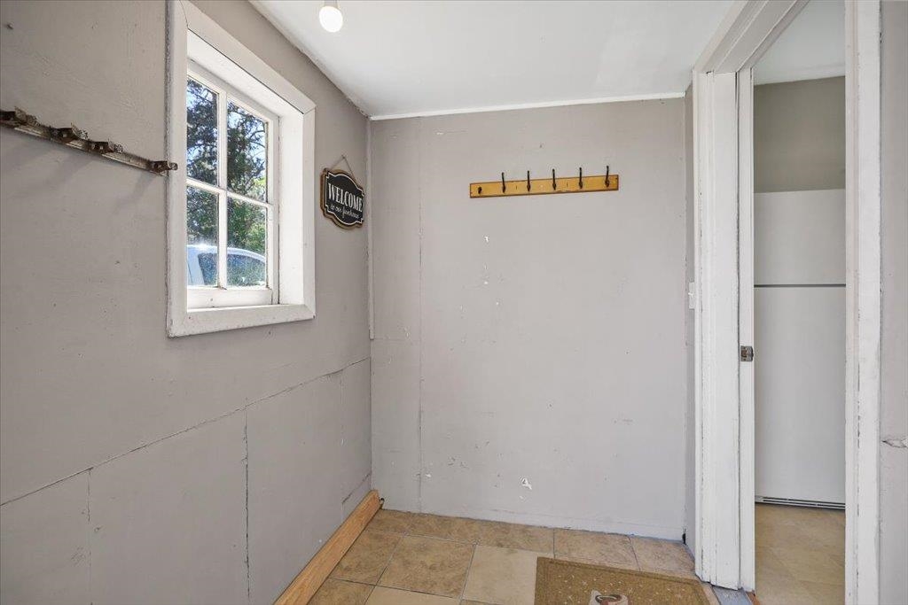 8323 W Mission Rd - Photo 9