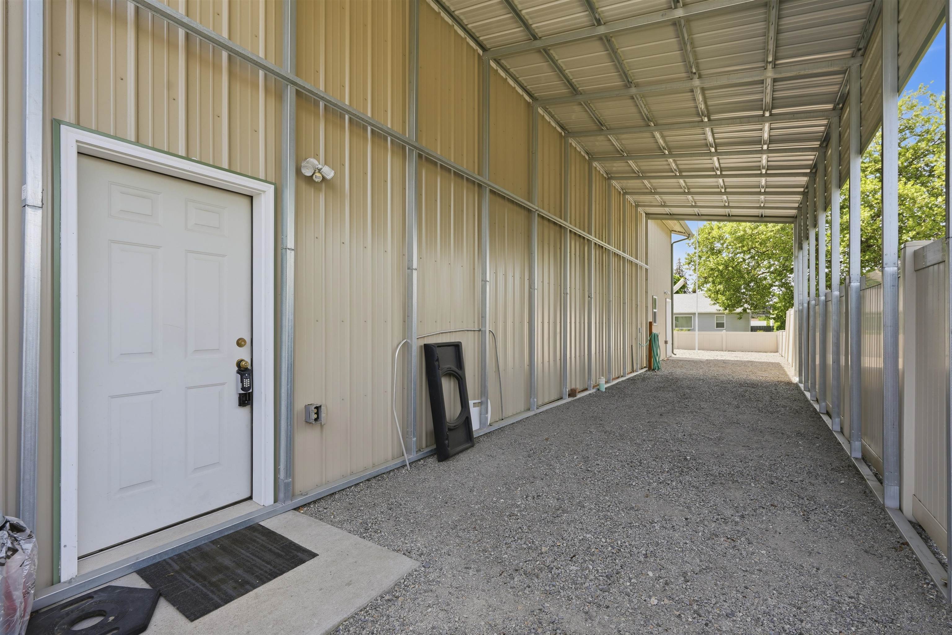 4218 N Maple St - Photo 4