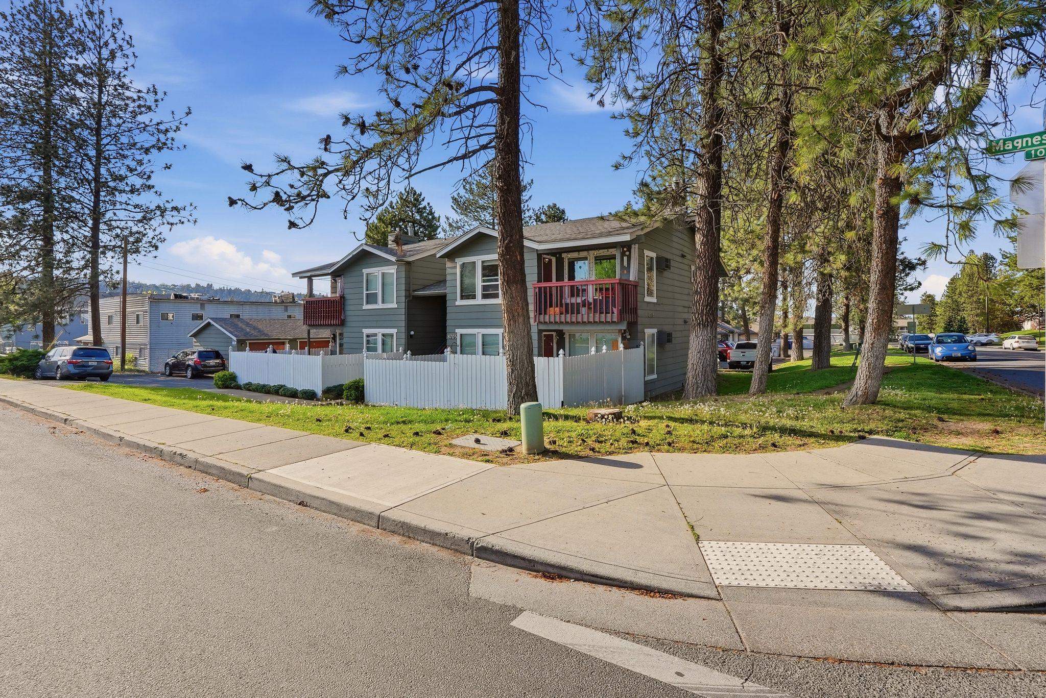 8705 N Colton St - Photo 3