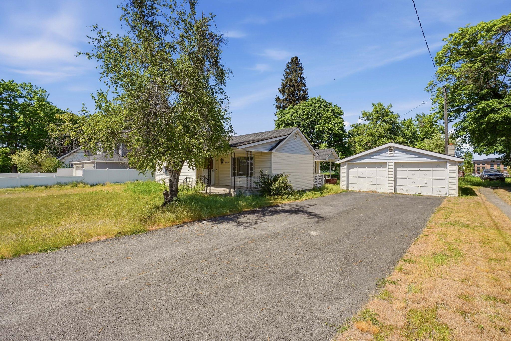 10121 E 4TH Ave - Photo 2