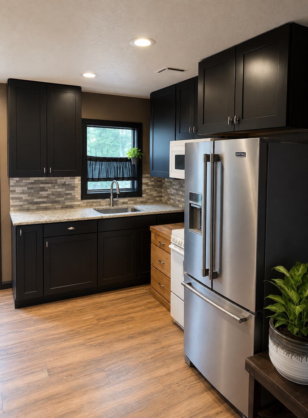 321 E Grace St - Photo 12