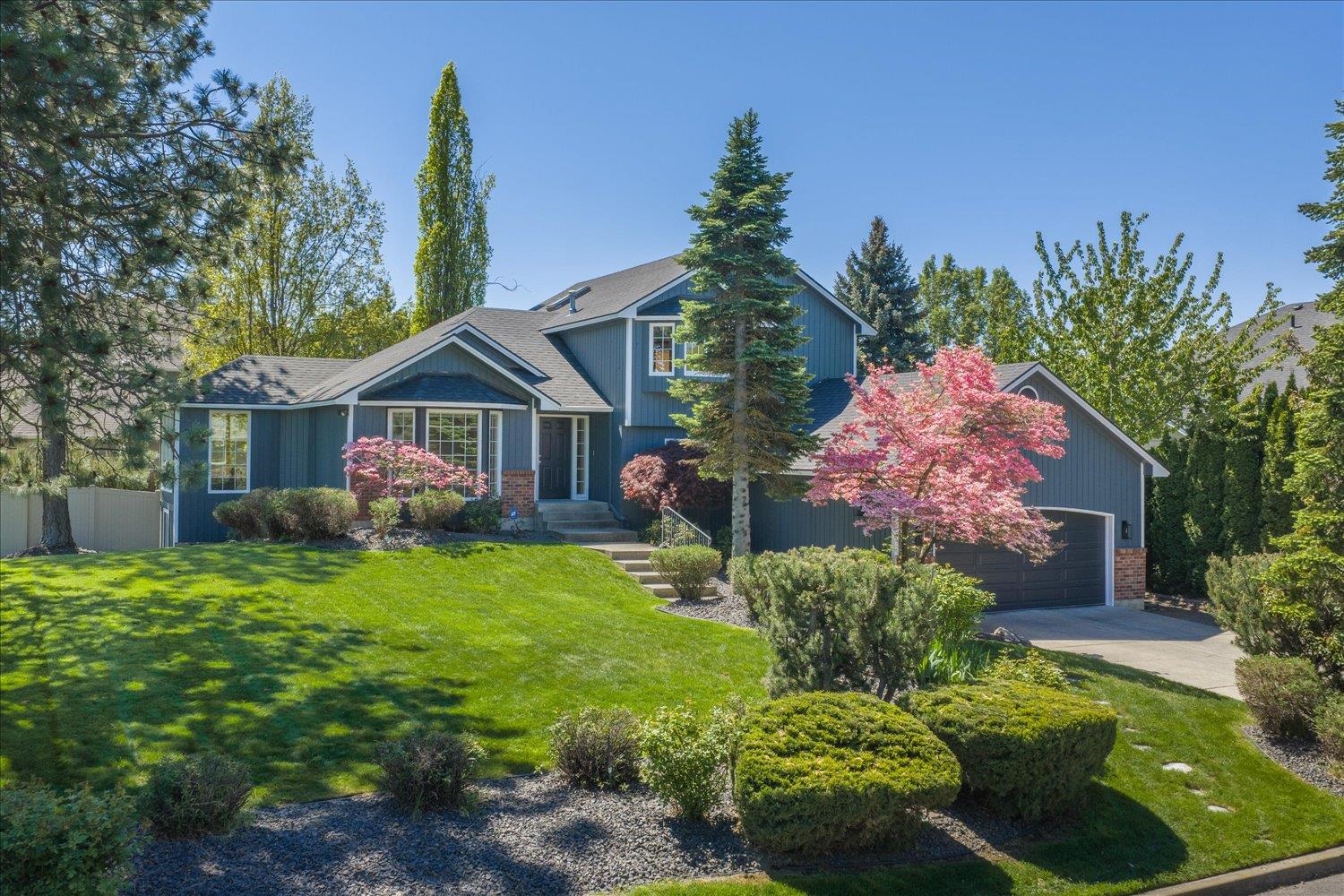 3814 E 49th Ave - Photo 1