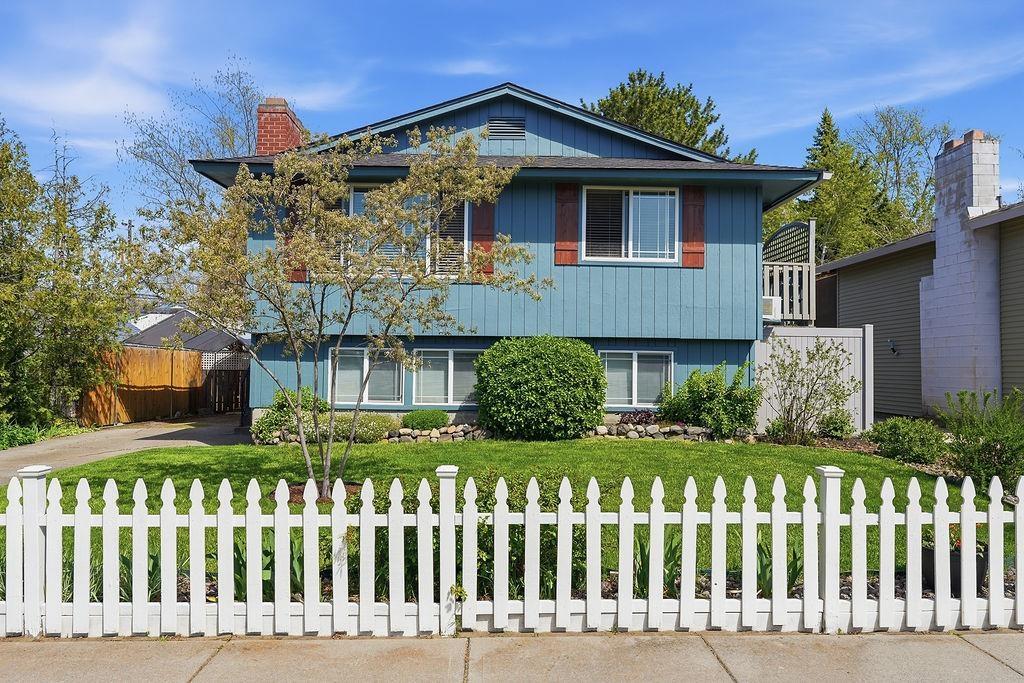 3223 E 31st Ave - Photo 1