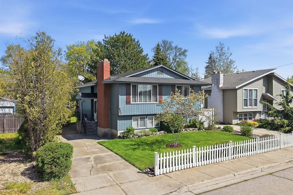 3223 E 31st Ave - Photo 2