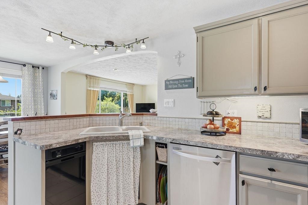 3223 E 31st Ave - Photo 8