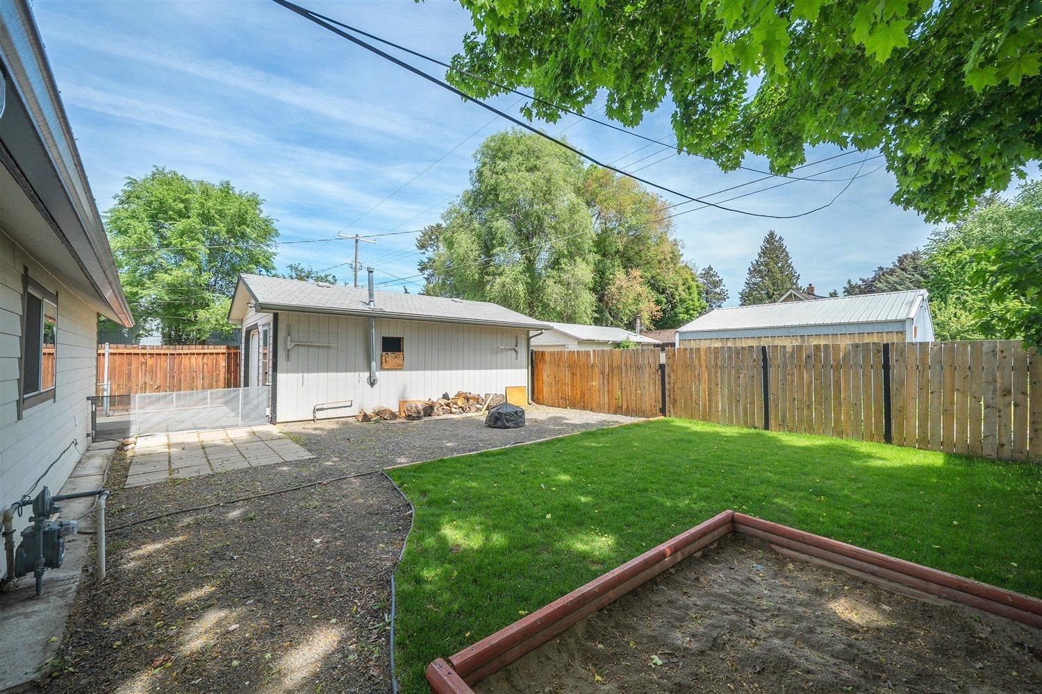 709 S Ray St - Photo 31