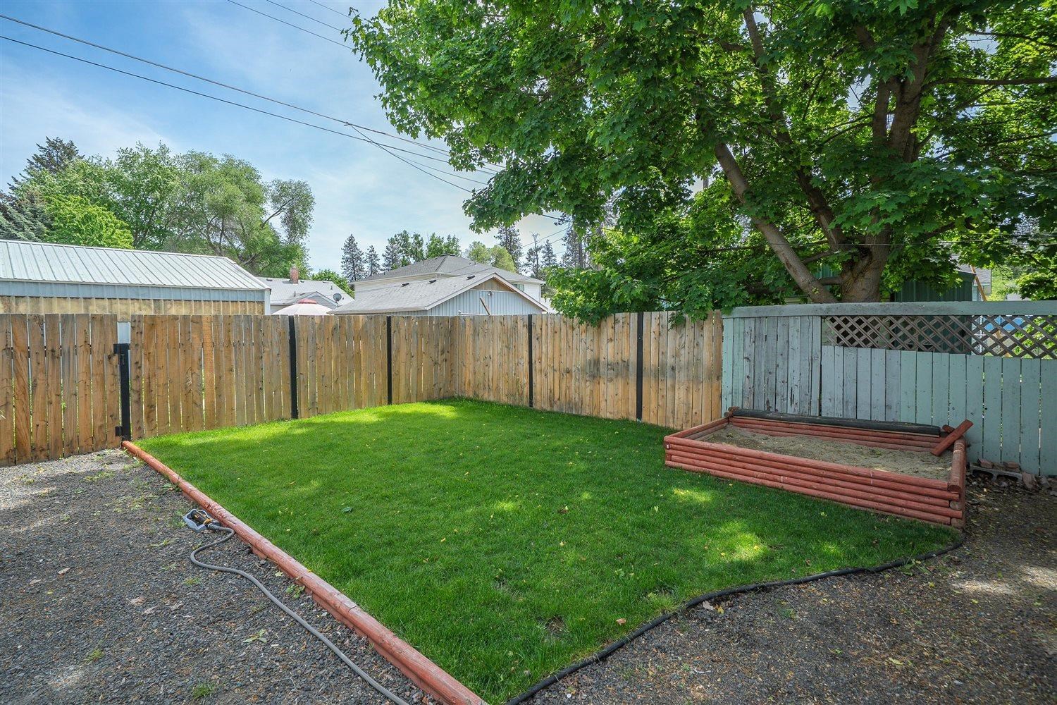 709 S Ray St - Photo 32