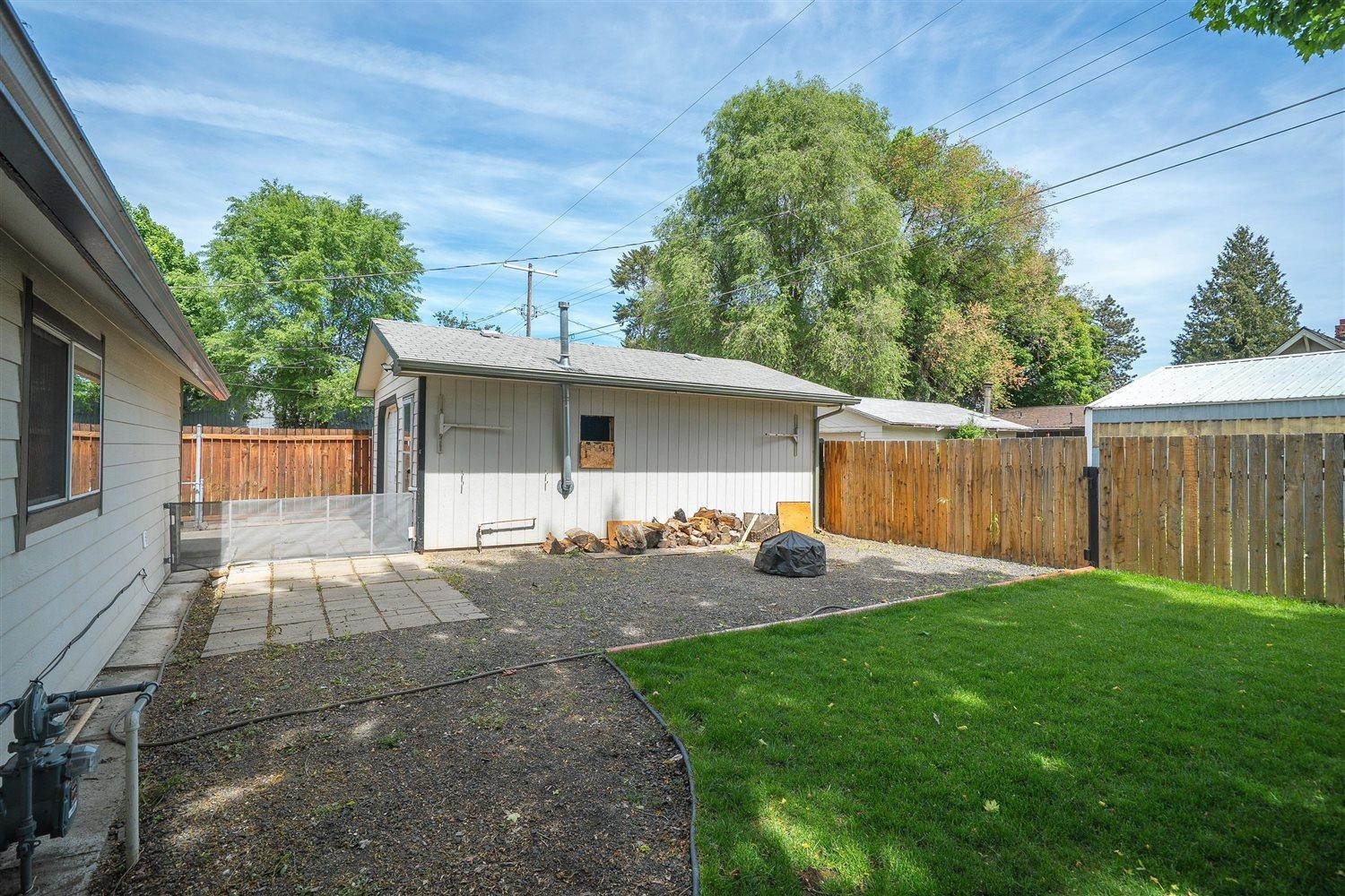 709 S Ray St - Photo 33