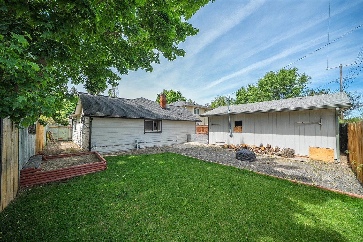 709 S Ray St - Photo 34