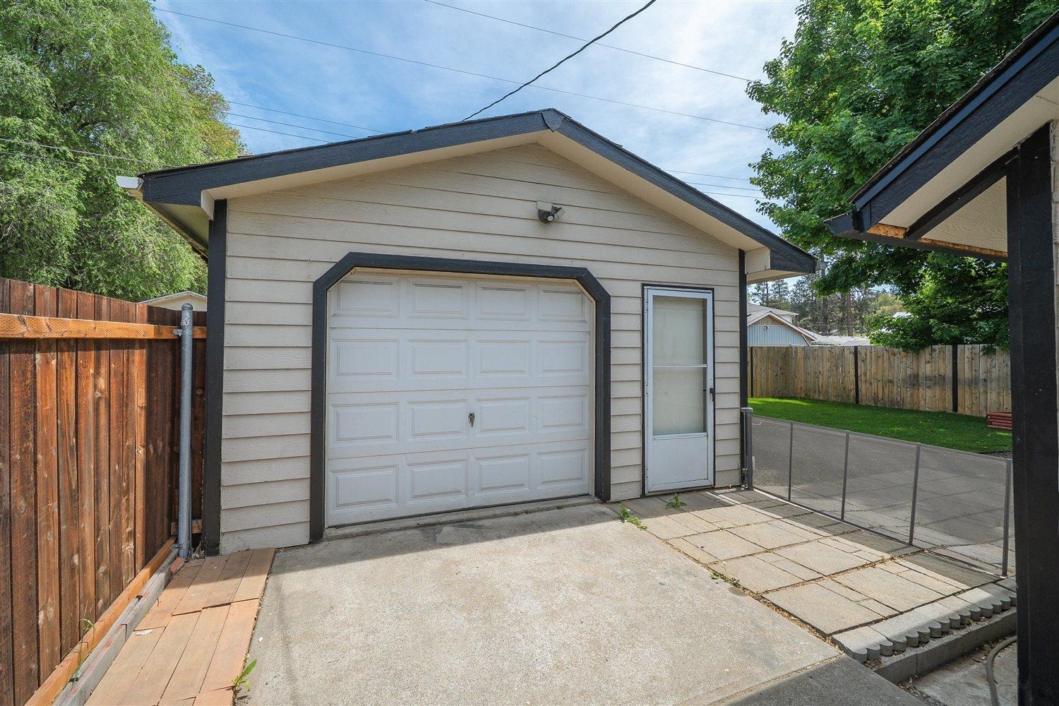 709 S Ray St - Photo 37