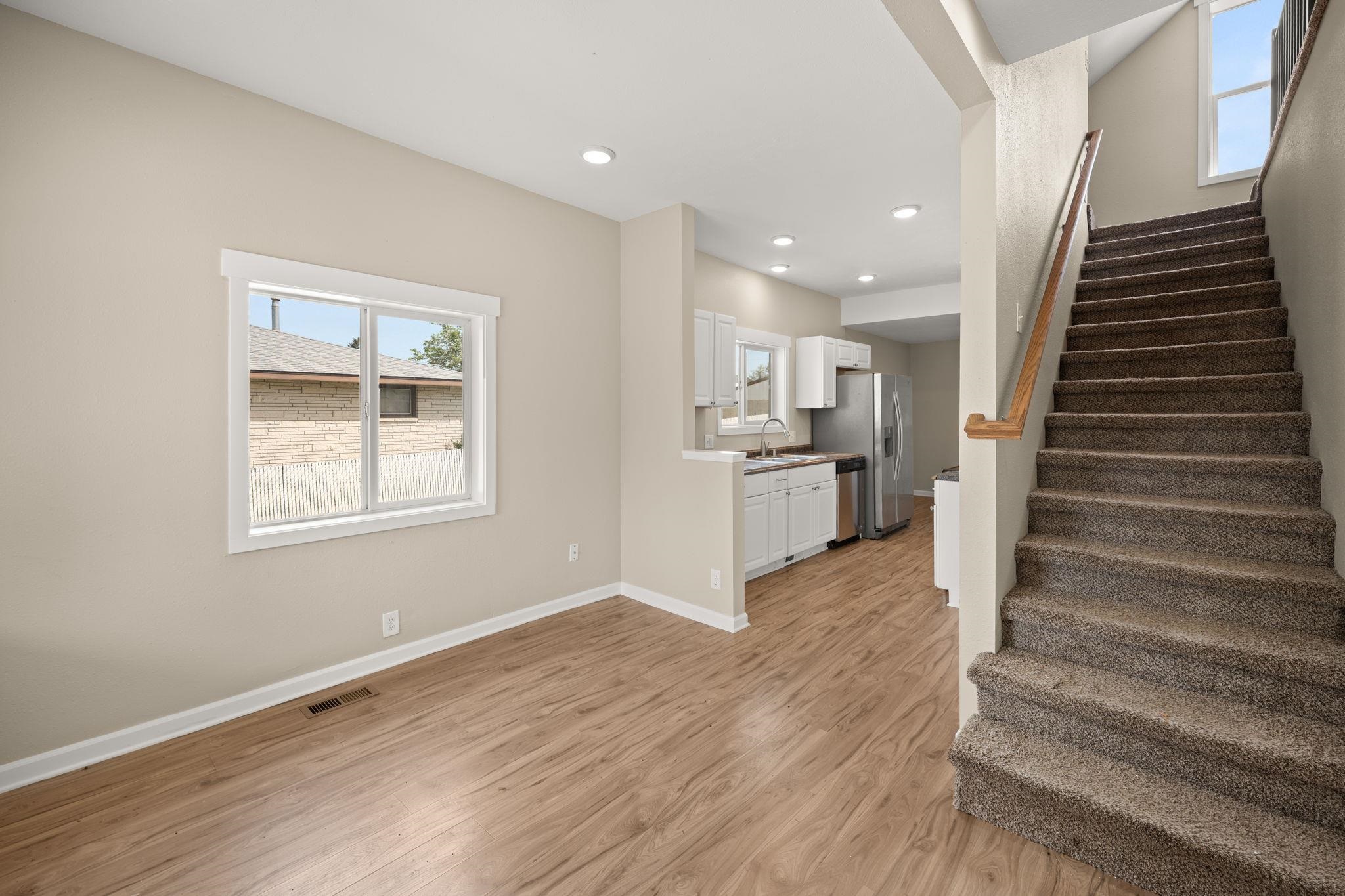 1928 E Heroy Ave - Photo 3