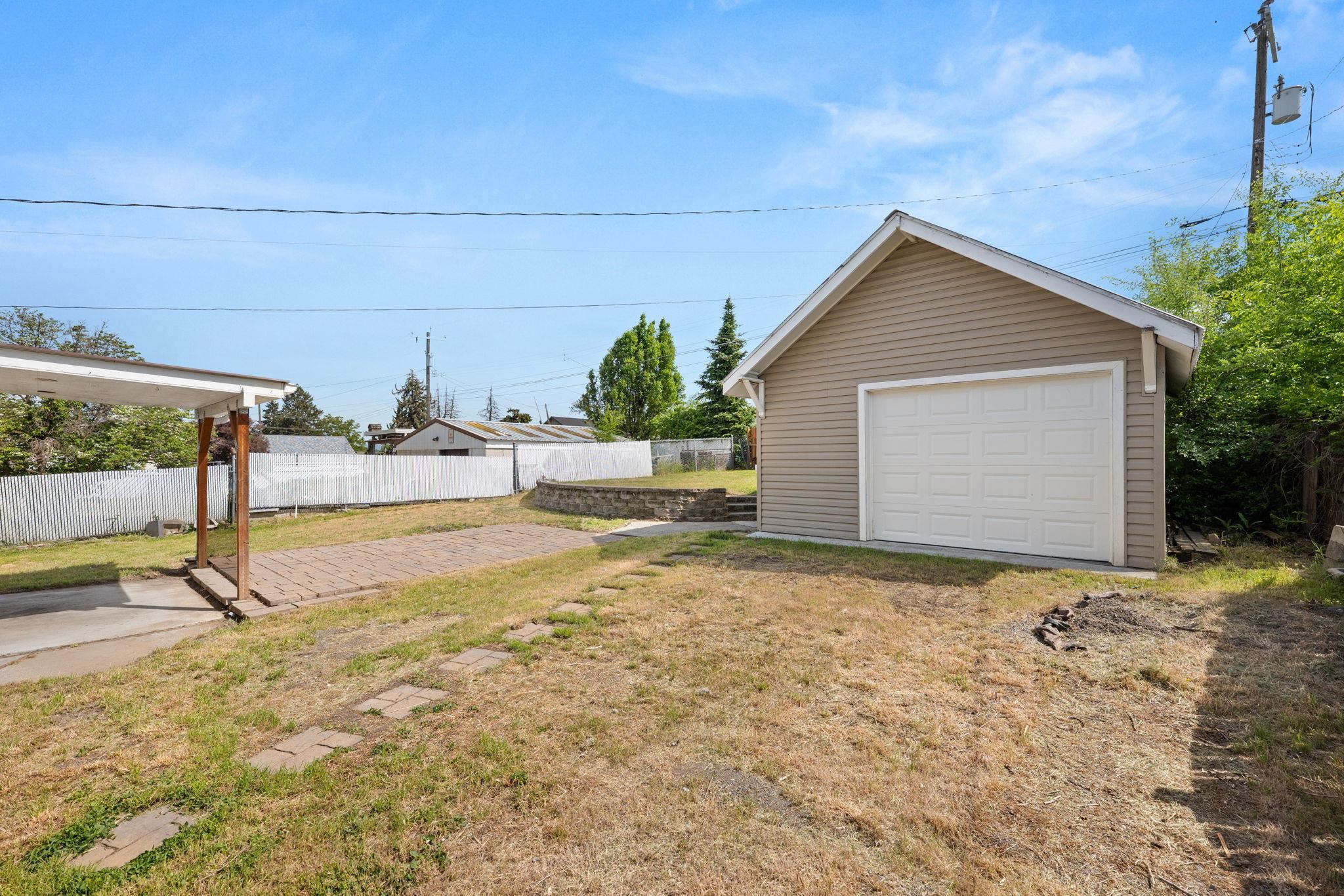 1928 E Heroy Ave - Photo 21