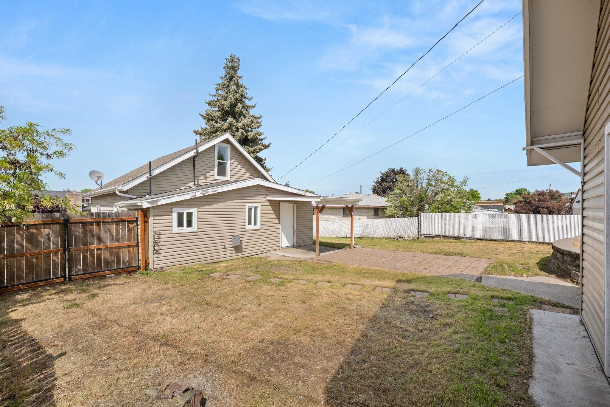 1928 E Heroy Ave - Photo 22