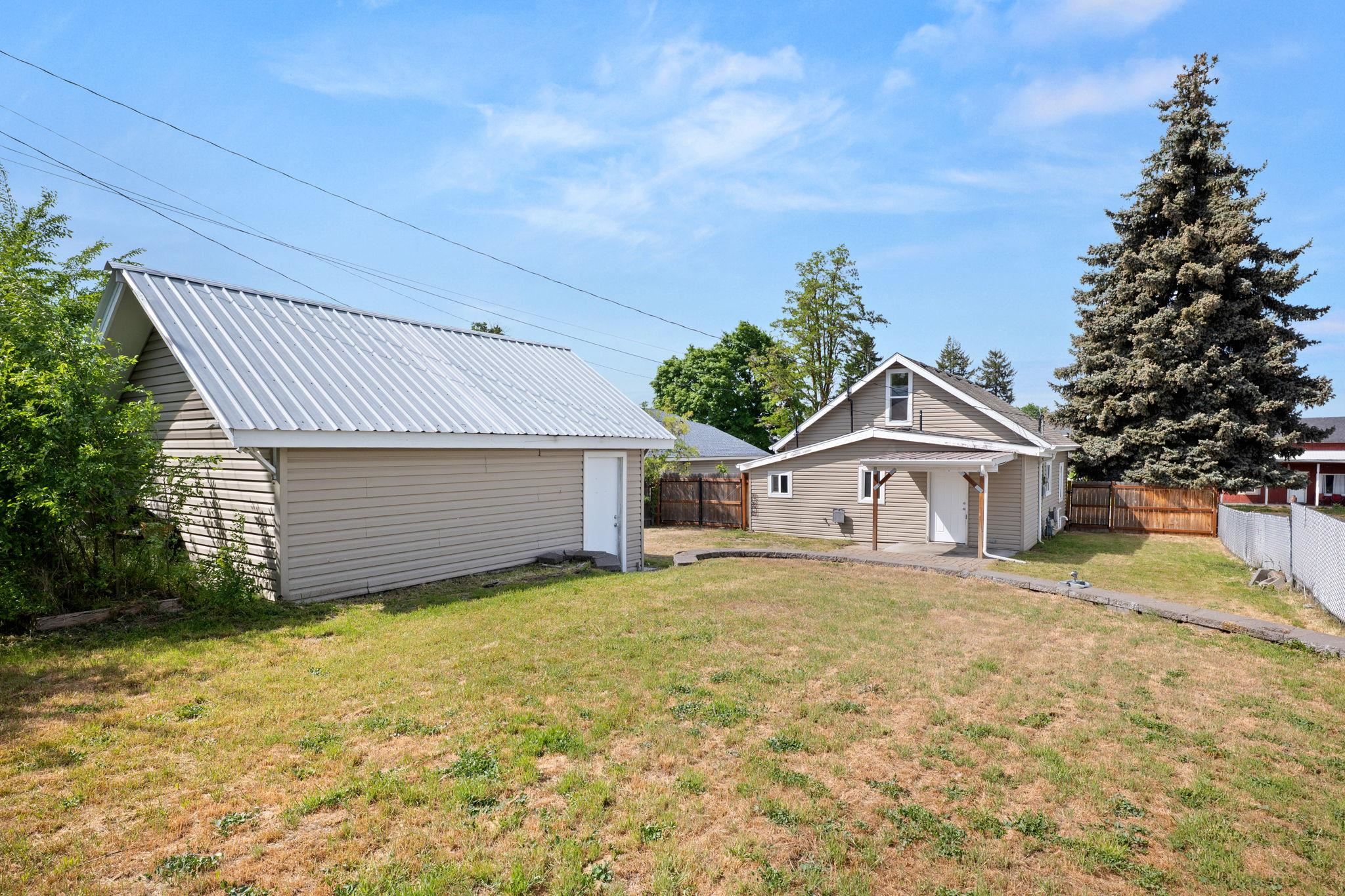 1928 E Heroy Ave - Photo 24