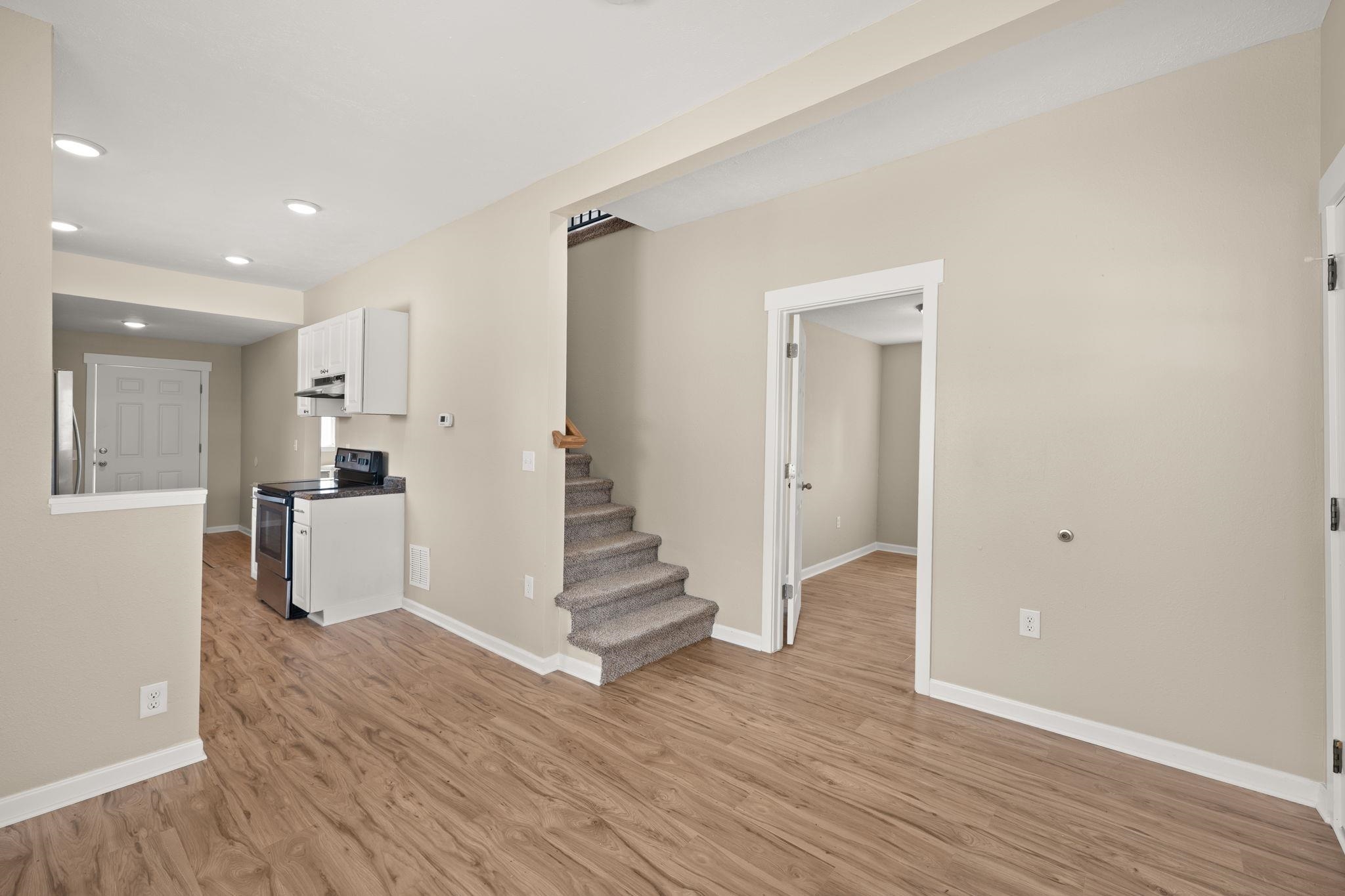 1928 E Heroy Ave - Photo 4