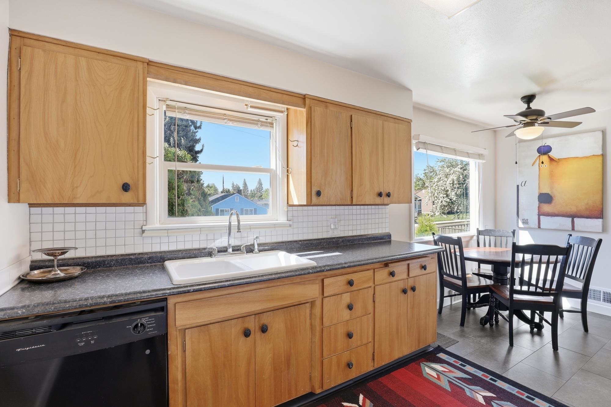 825 E 37th Ave - Photo 12