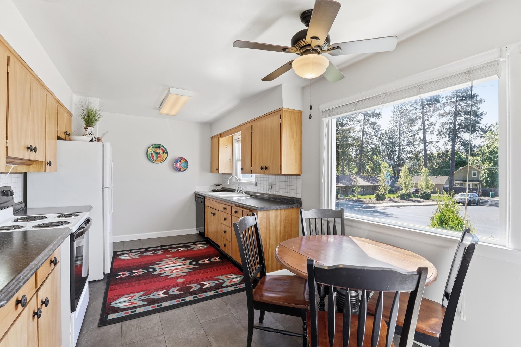 825 E 37th Ave - Photo 9