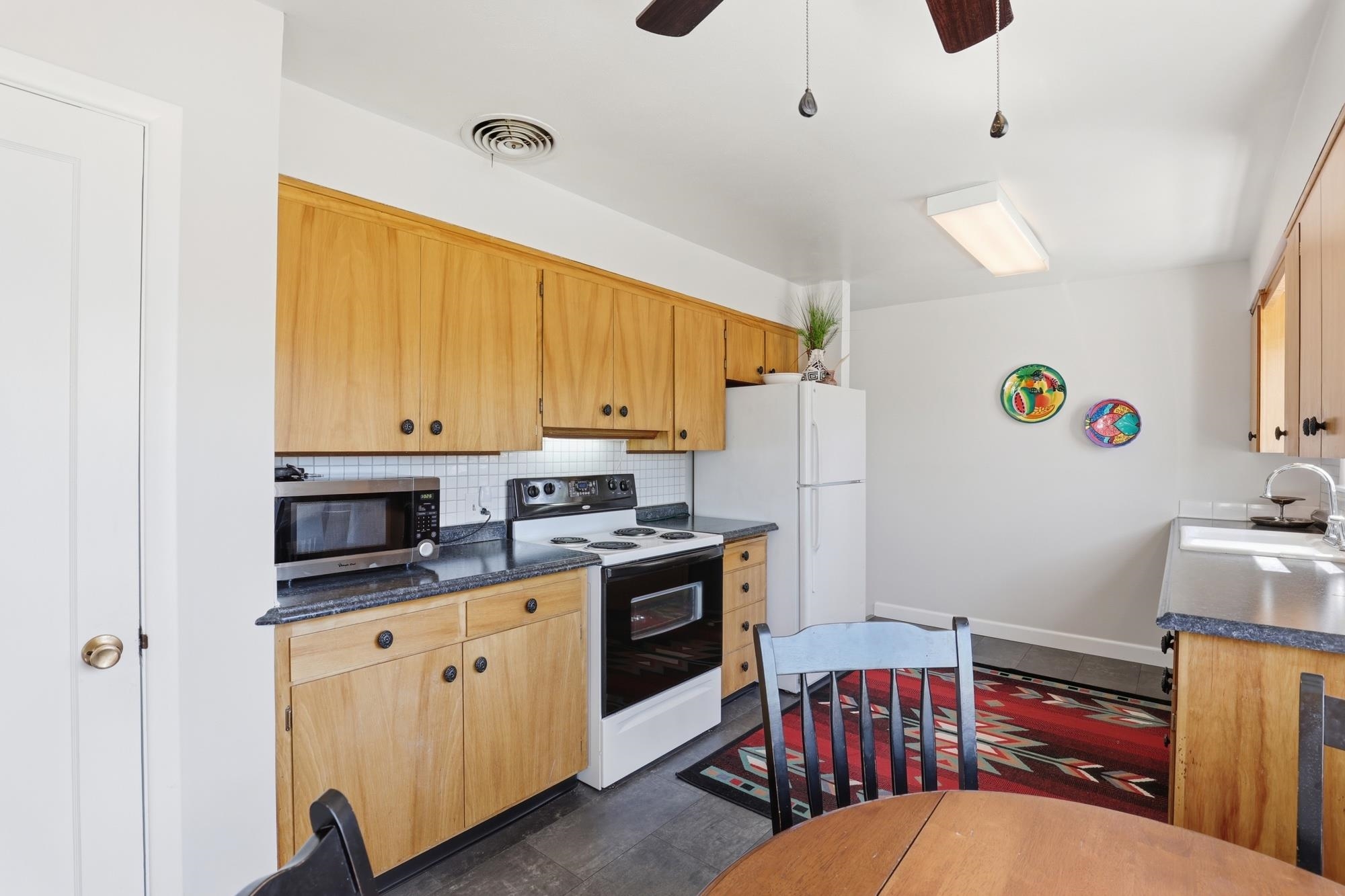 825 E 37th Ave - Photo 10