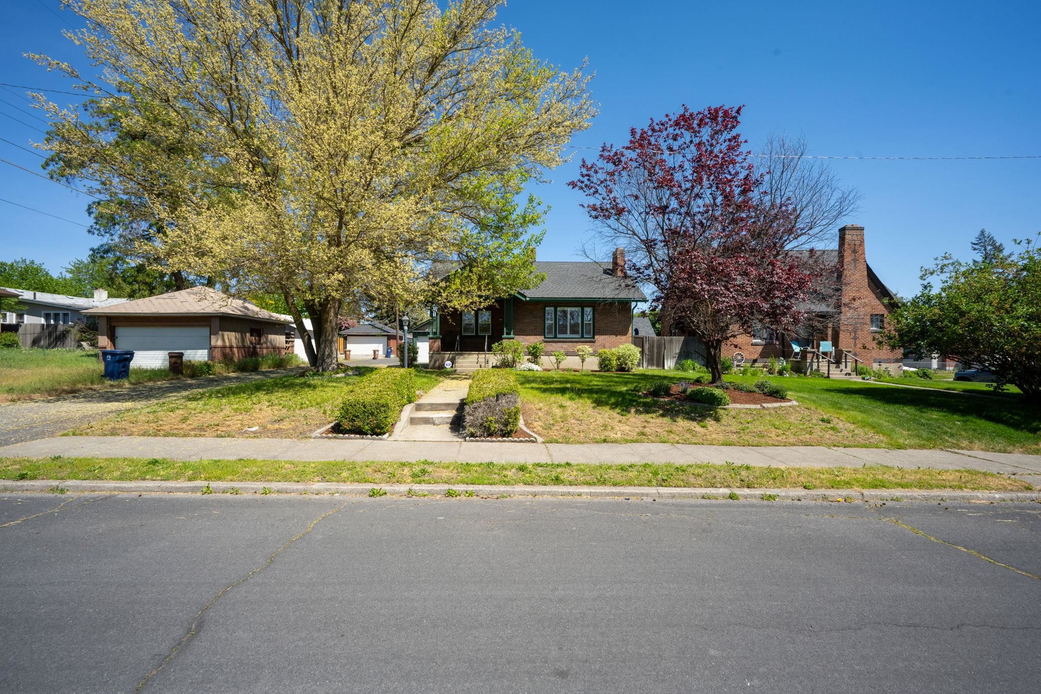 3408 N Lidgerwood St - Photo 2