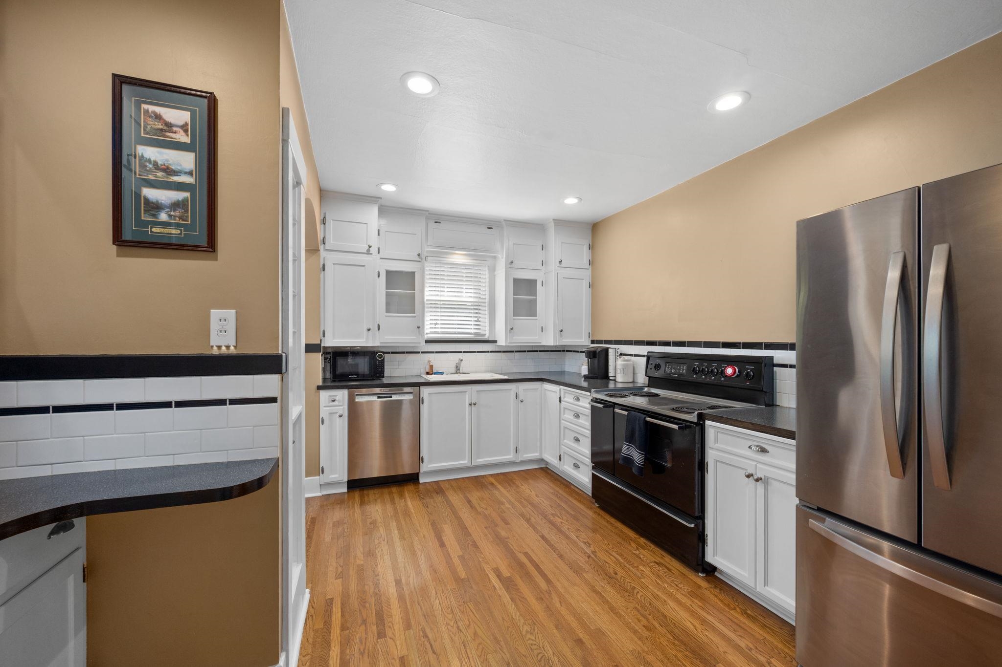3408 N Lidgerwood St - Photo 12