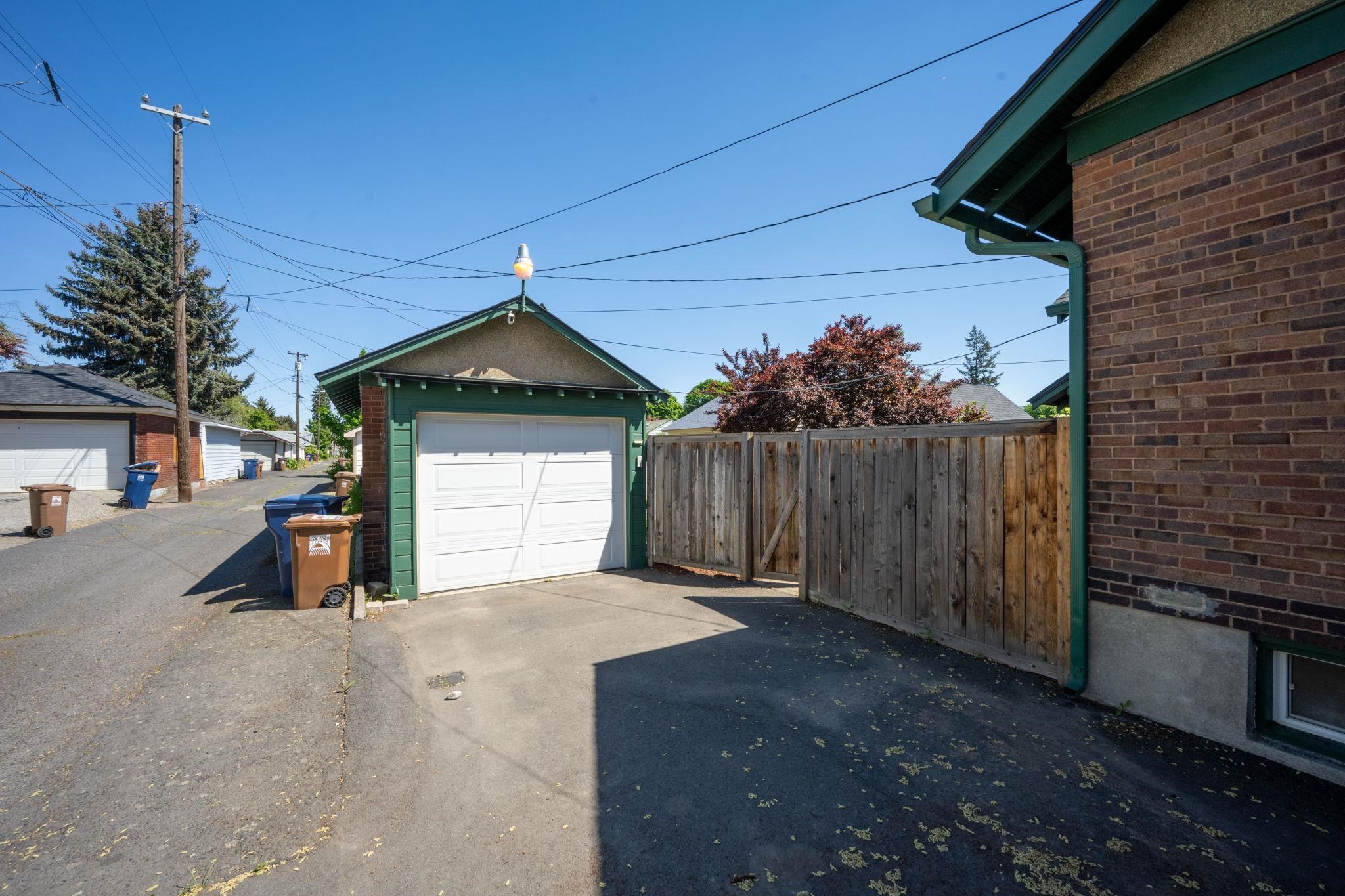 3408 N Lidgerwood St - Photo 32