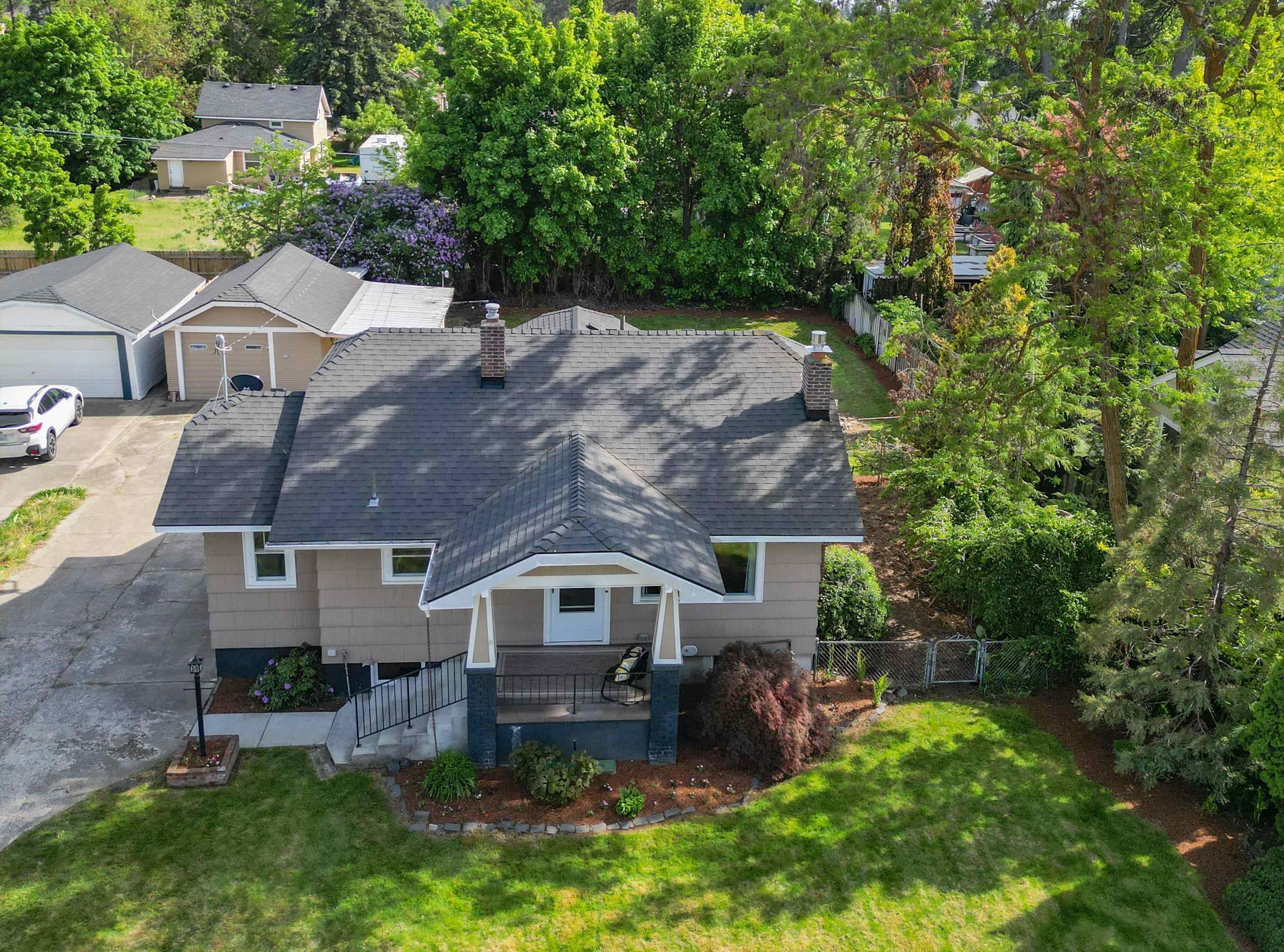 1032 E 33rd Ave - Photo 2