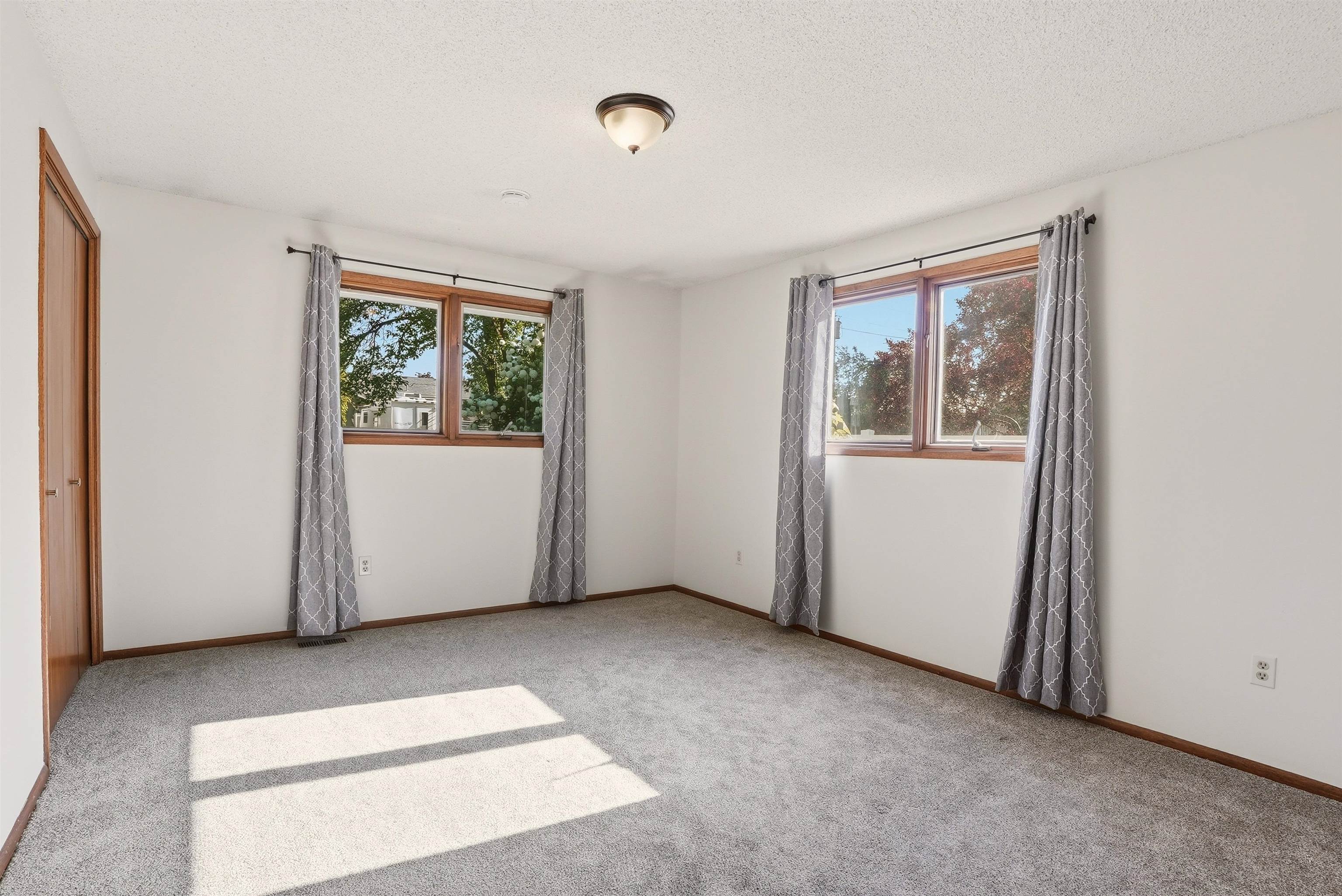 11119 E 26TH Ave - Photo 20