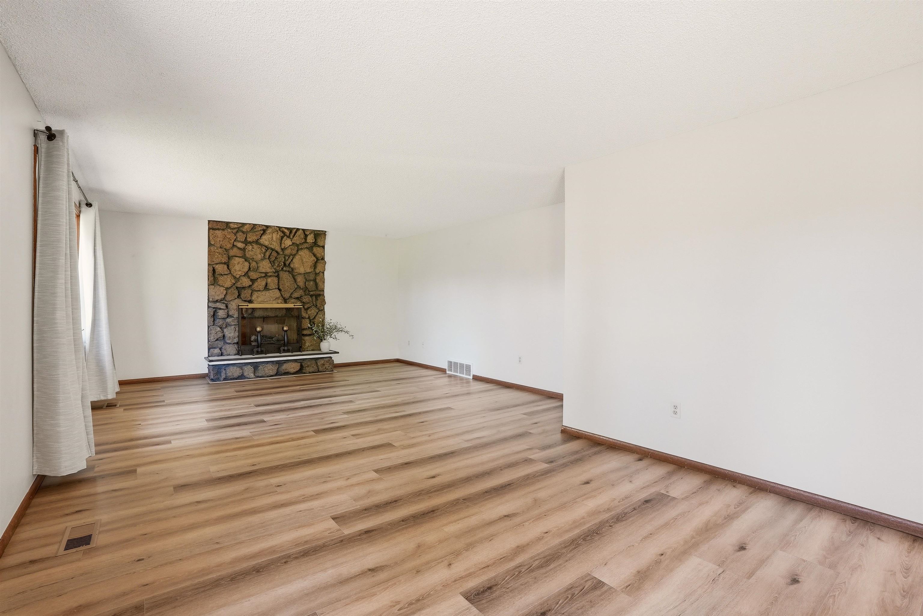 11119 E 26TH Ave - Photo 7