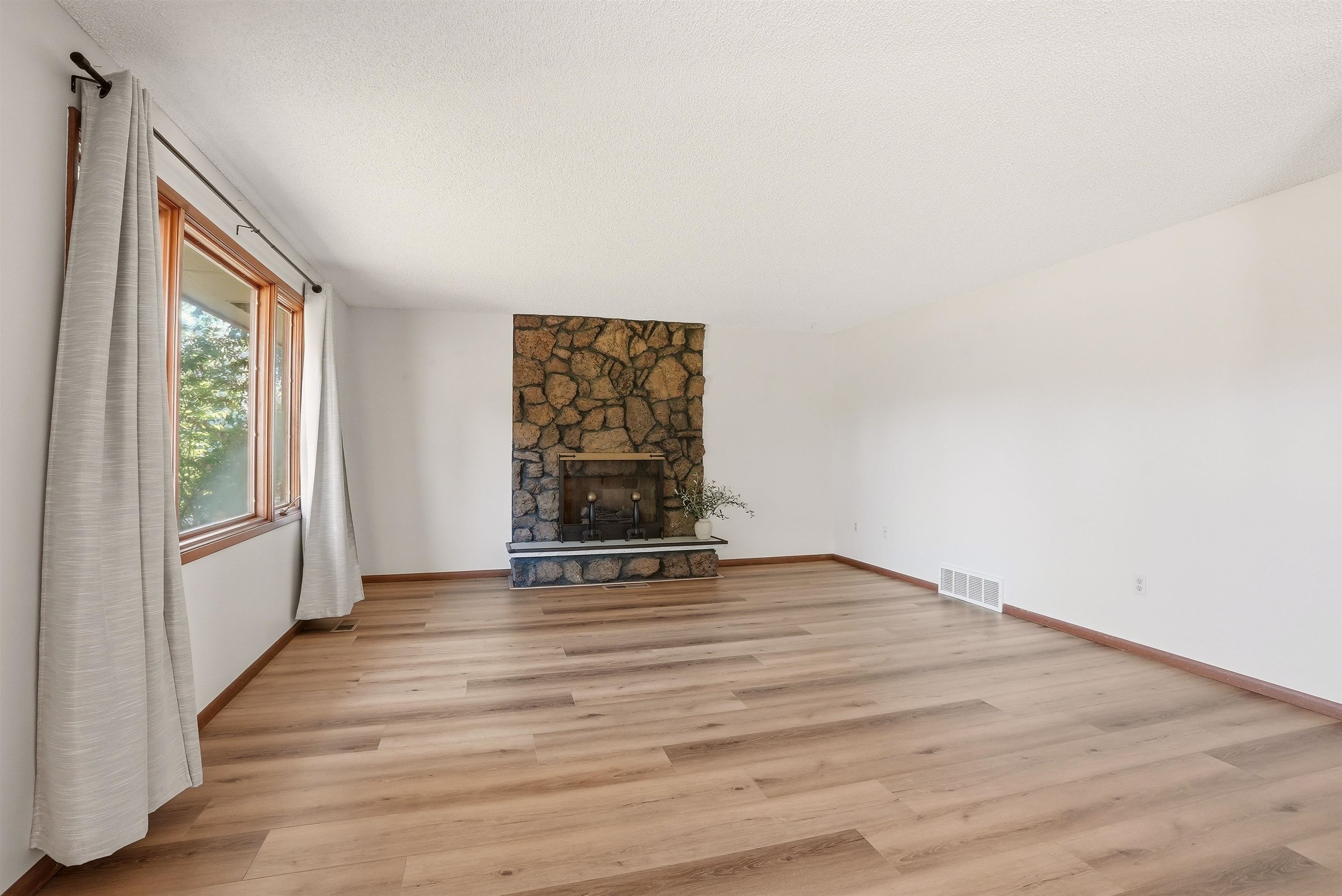11119 E 26TH Ave - Photo 9