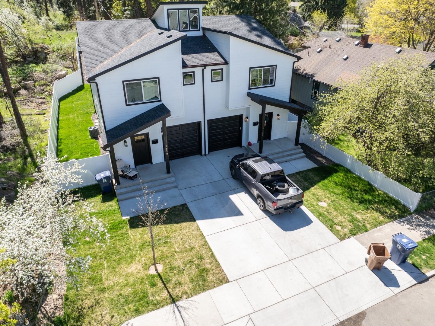 2720 E Hartson Ave - Photo 1