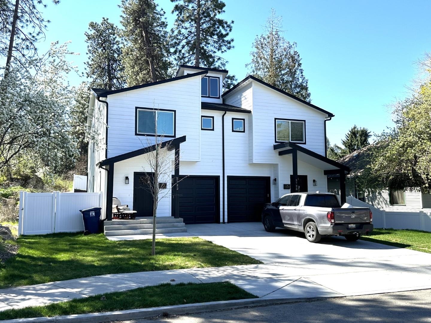 2720 E Hartson Ave - Photo 2
