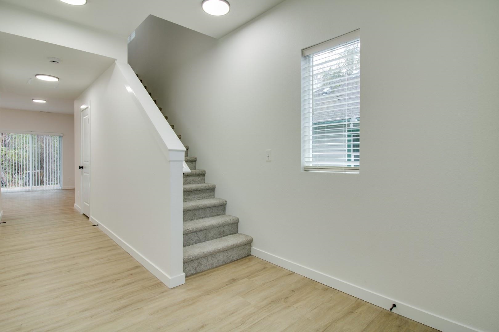 2720 E Hartson Ave - Photo 3