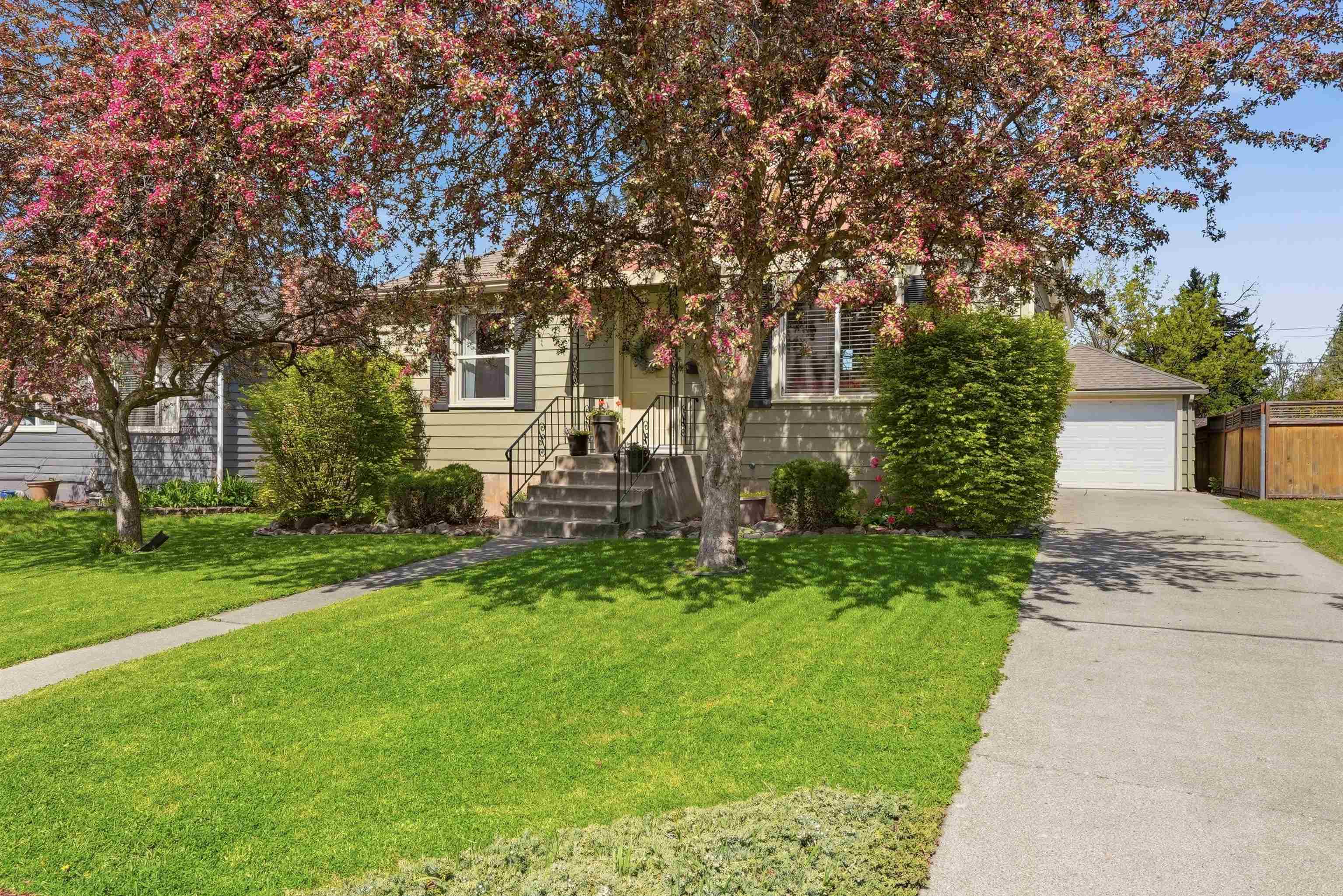 1311 E 40th Ave - Photo 3