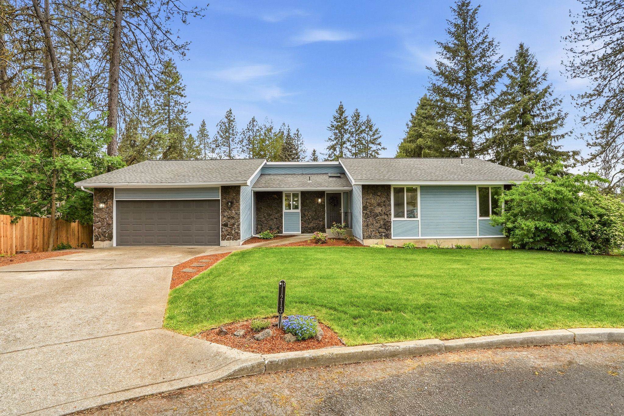 11213 N Astor St - Photo 1