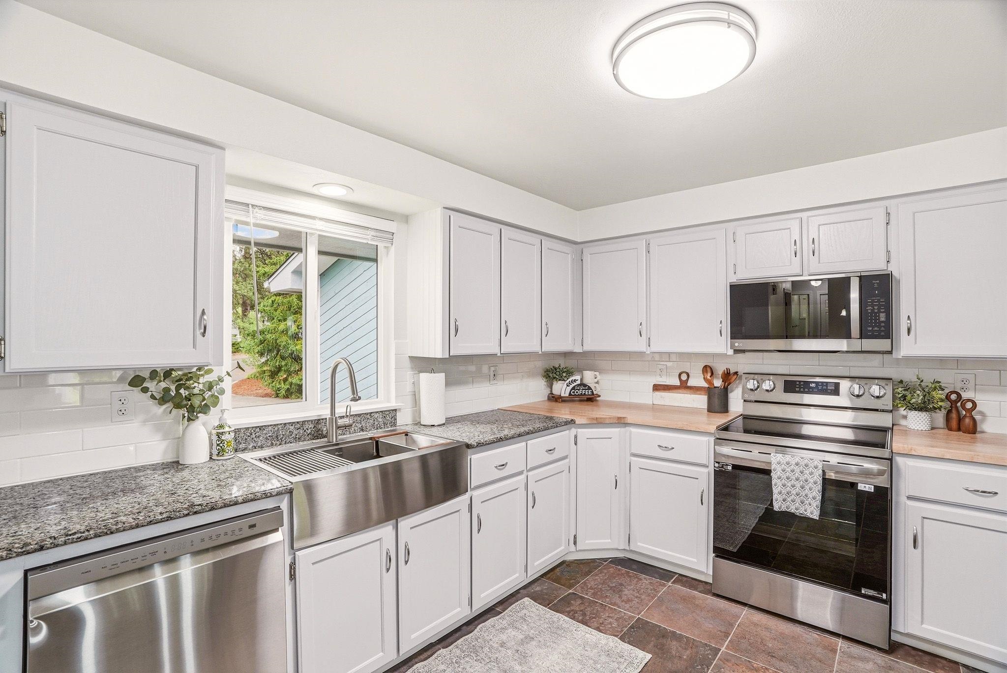 11213 N Astor St - Photo 17