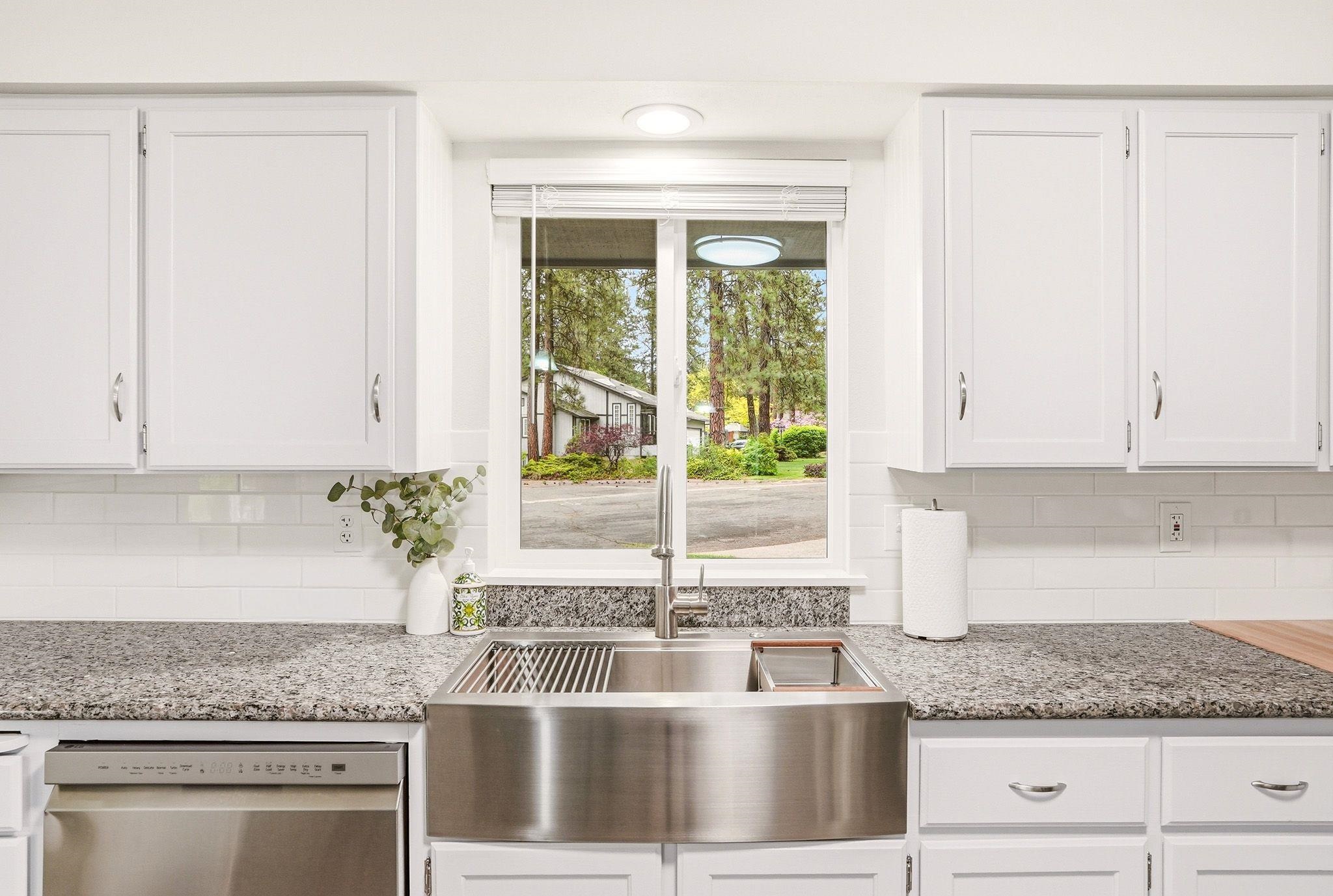 11213 N Astor St - Photo 18