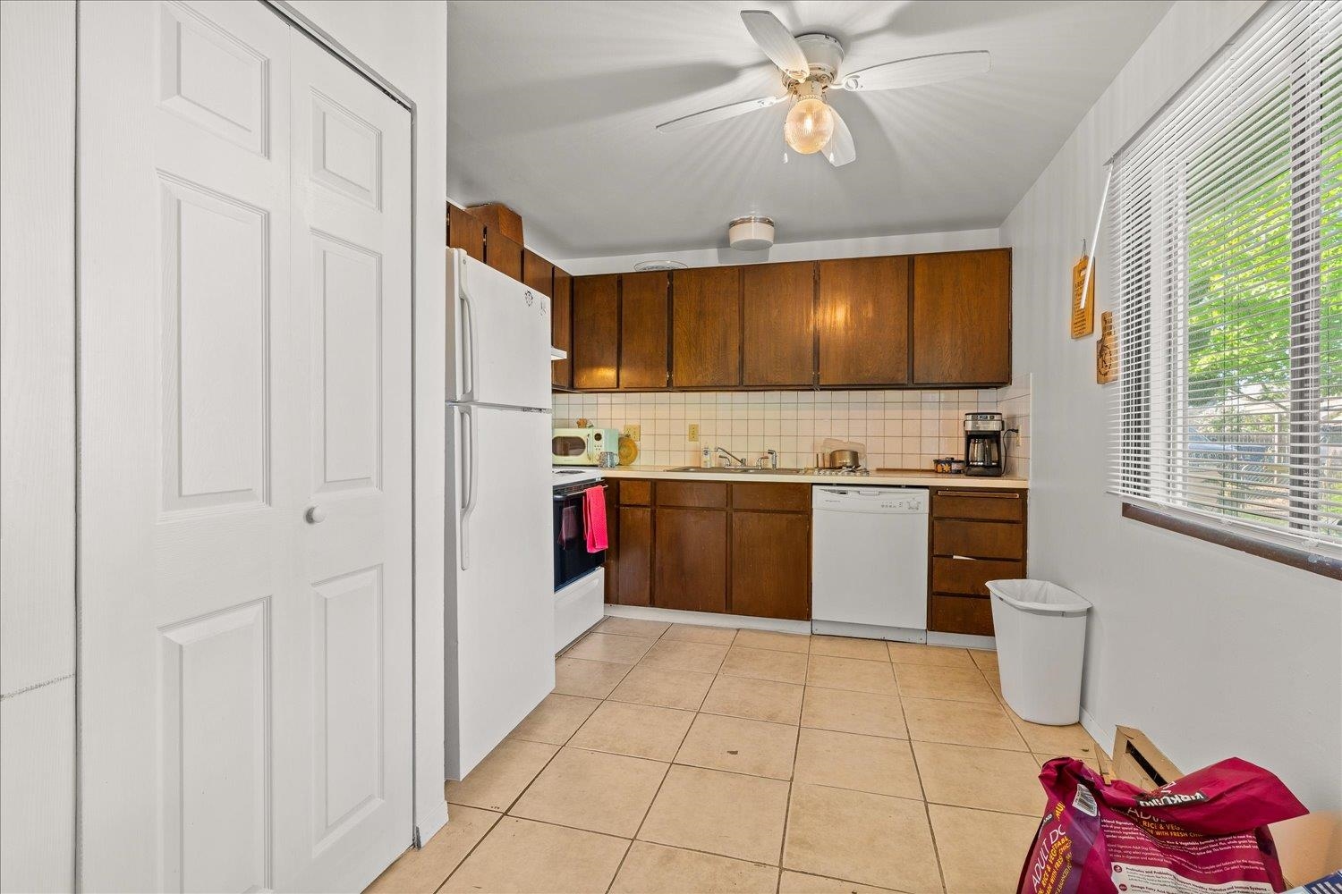 1111 W Providence Ave - Photo 9