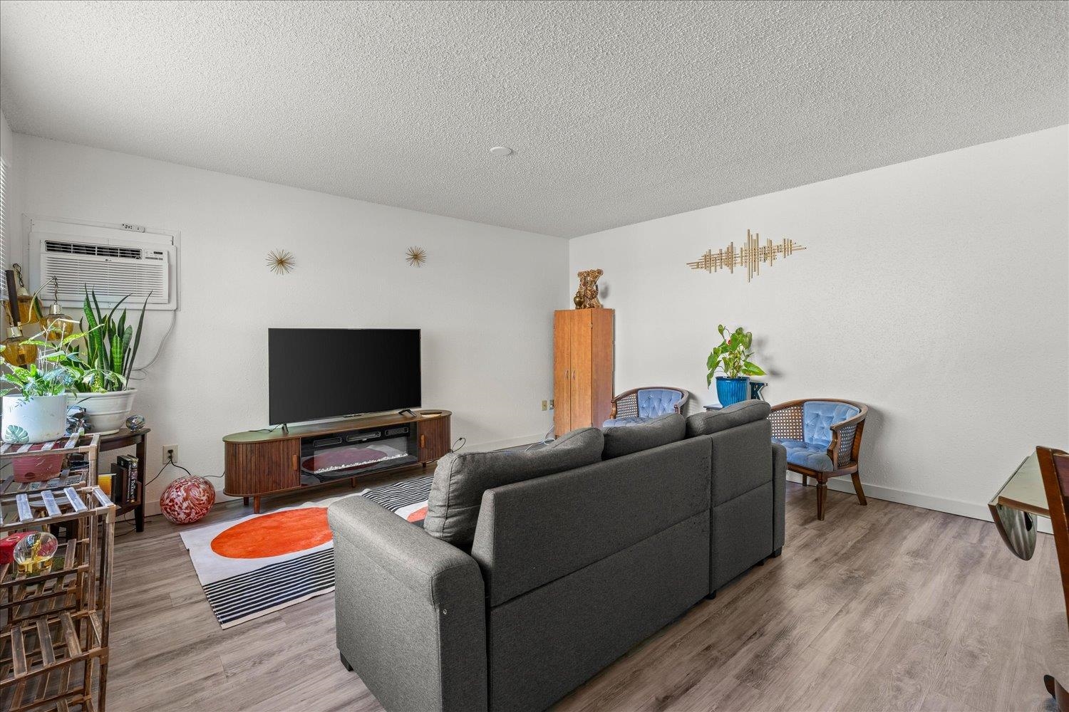 1117 W Providence Ave - Photo 4